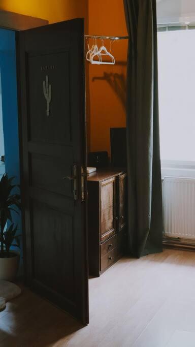 Sahara Studio With Shared Bathroom In City Centre 브라티슬라바 외부 사진