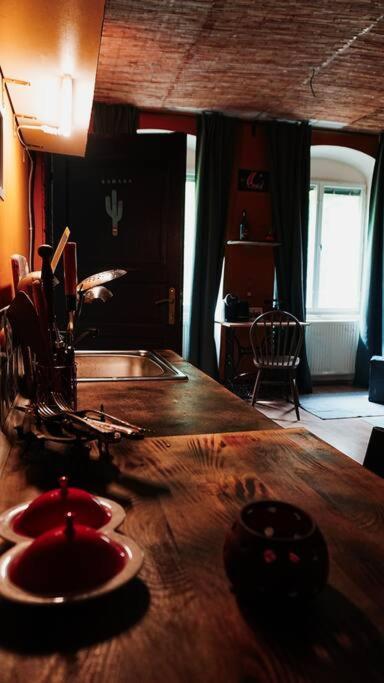 Sahara Studio With Shared Bathroom In City Centre 브라티슬라바 외부 사진