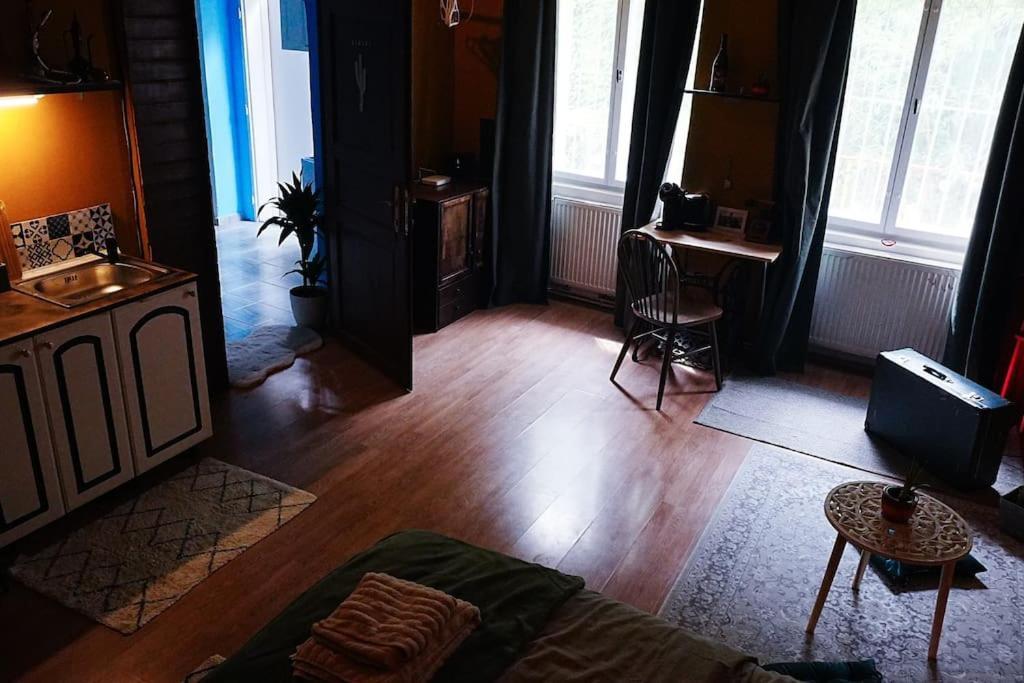 Sahara Studio With Shared Bathroom In City Centre 브라티슬라바 외부 사진