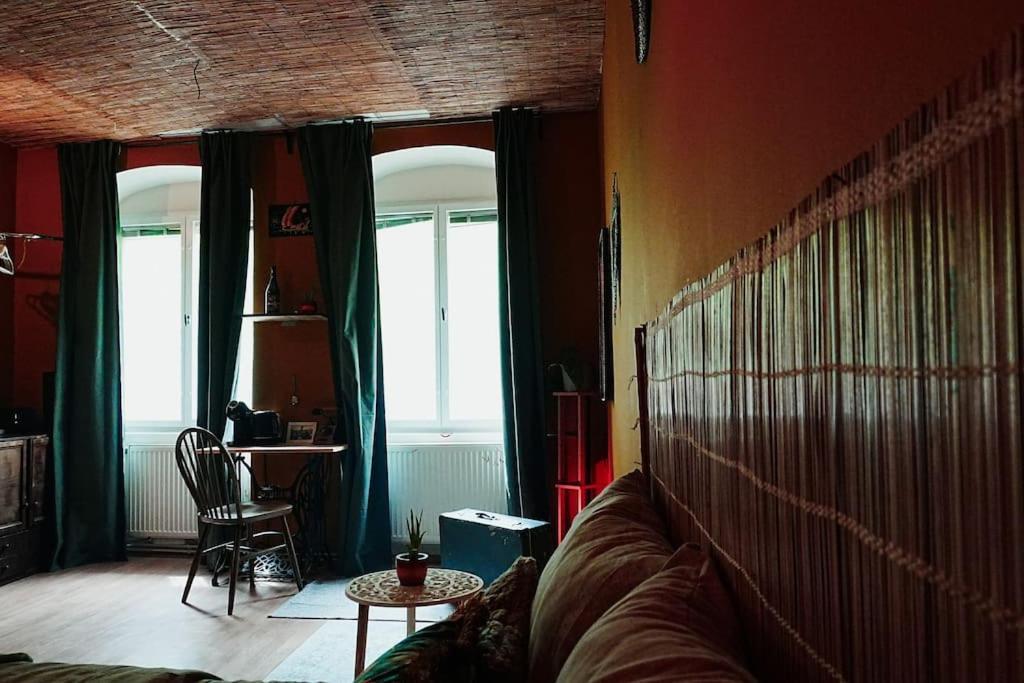 Sahara Studio With Shared Bathroom In City Centre 브라티슬라바 외부 사진
