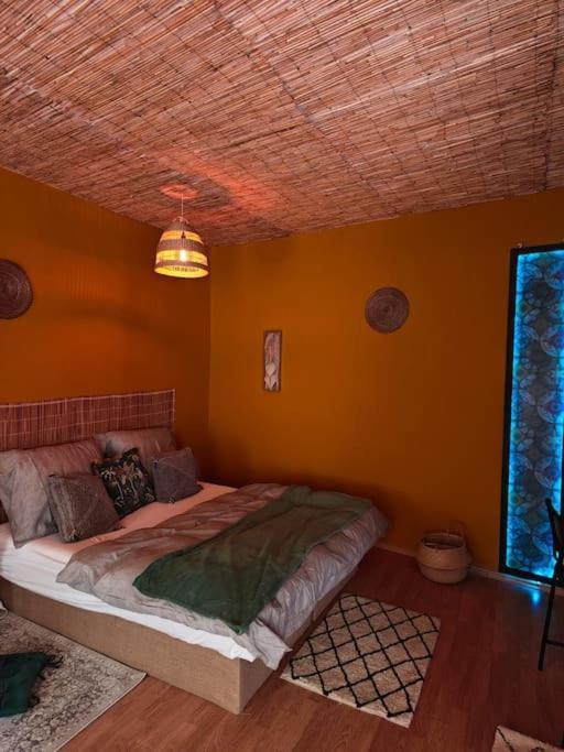 Sahara Studio With Shared Bathroom In City Centre 브라티슬라바 외부 사진